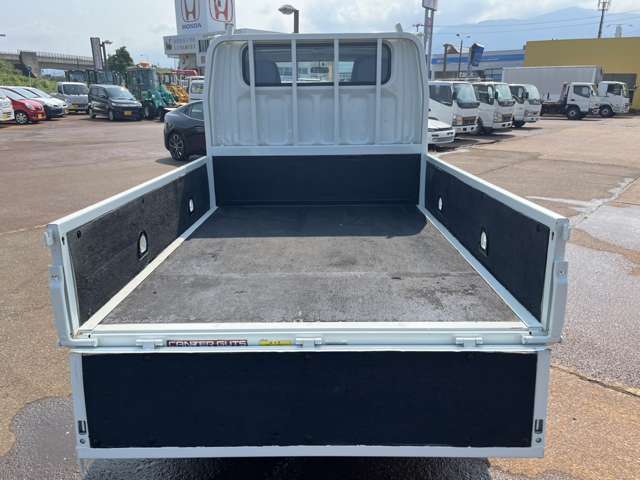 Mitsubishi Fuso Canter Guts 11