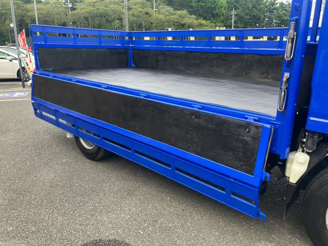 Isuzu Elf 12