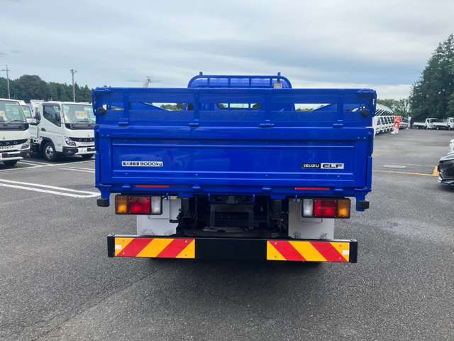 Isuzu Elf 6