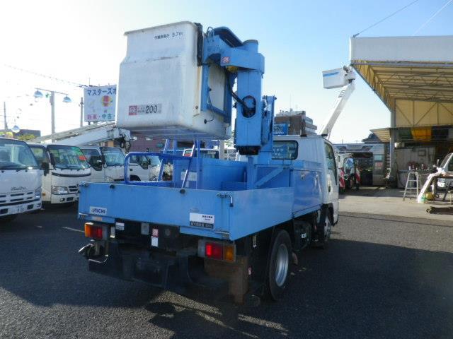 Isuzu Elf 6