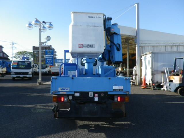 Isuzu Elf 7