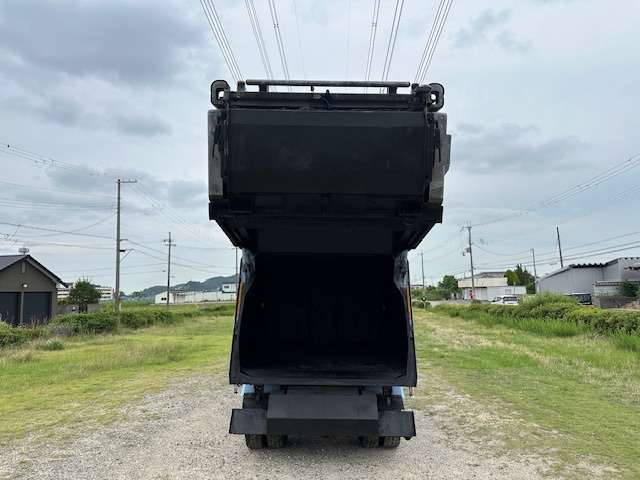 Mitsubishi Fuso Canter 9