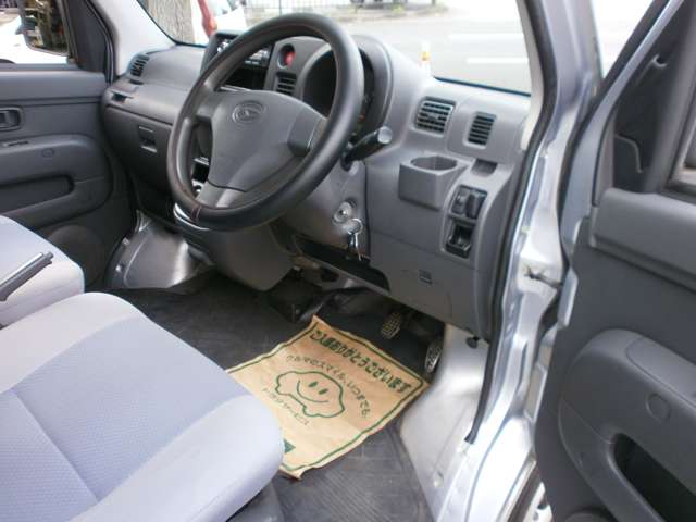 Daihatsu Hijet Cargo 10