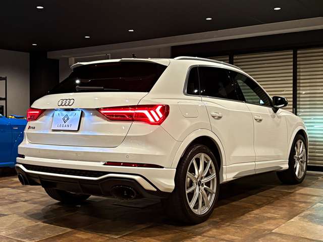 Audi RS Q3 7