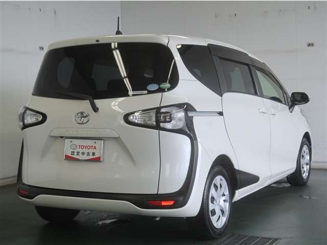 Toyota Sienta 7