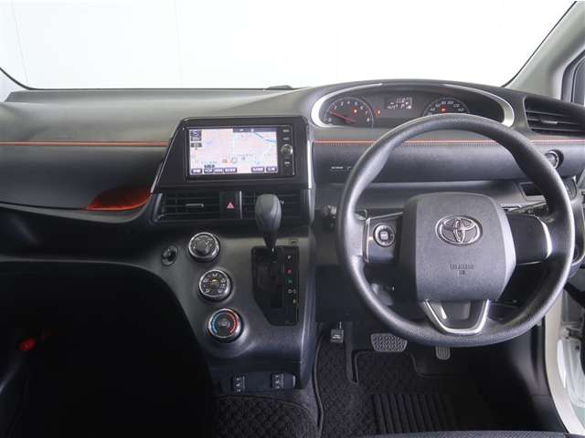 Toyota Sienta 8
