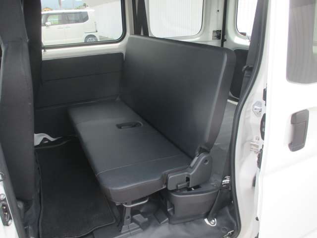 Daihatsu Hijet Cargo 11