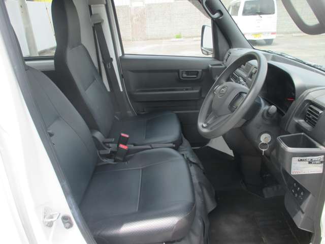 Daihatsu Hijet Cargo 6