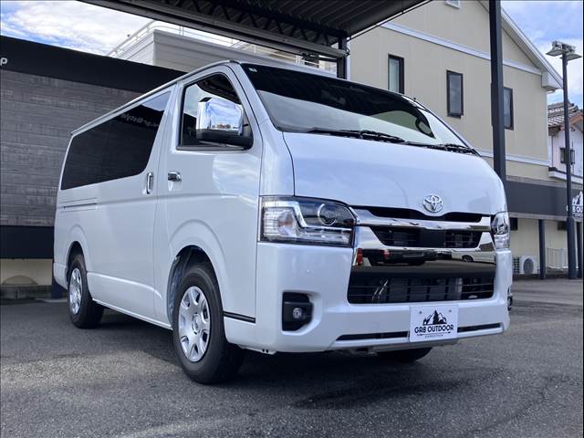 Toyota Hiace Van 11
