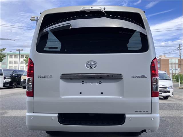Toyota Hiace Van 3