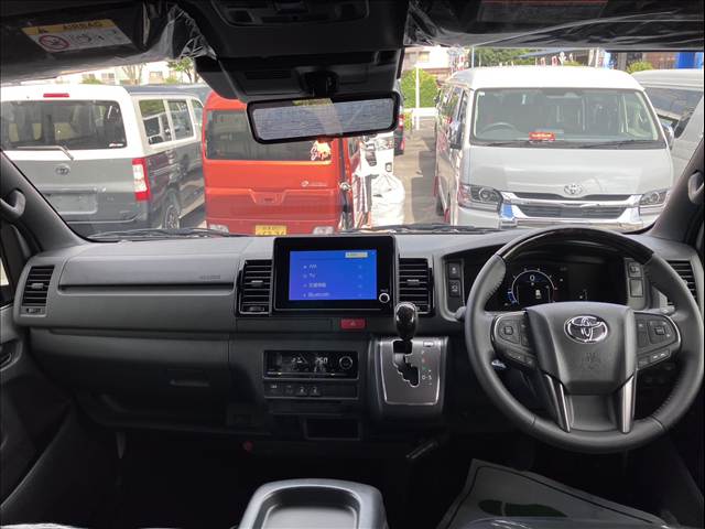 Toyota Hiace Van 4