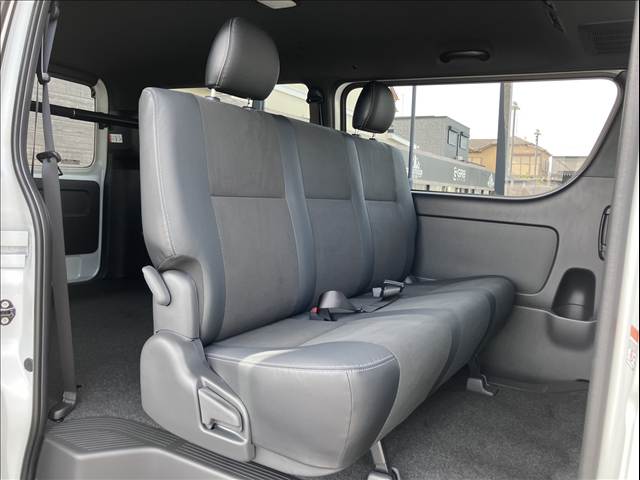 Toyota Hiace Van 8