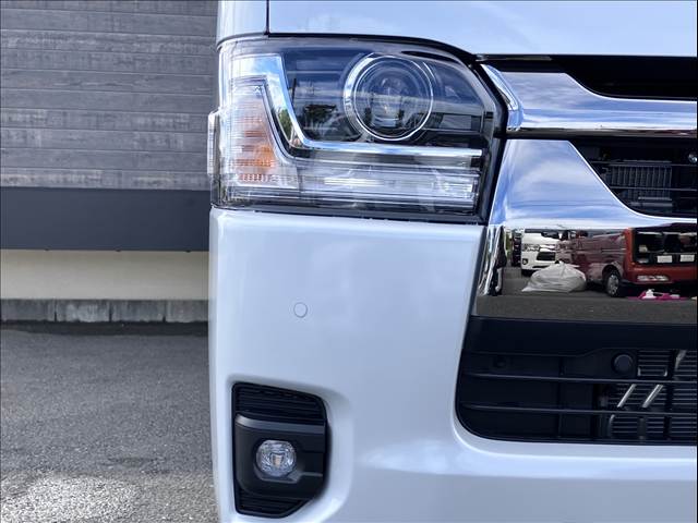 Toyota Hiace Van 10