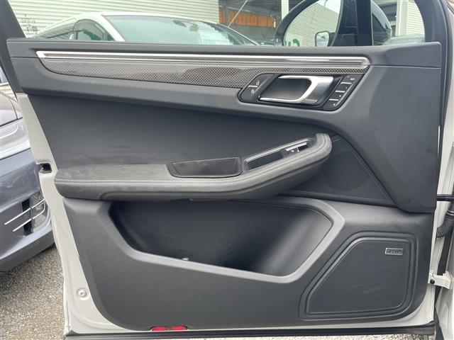 Porsche Macan 4