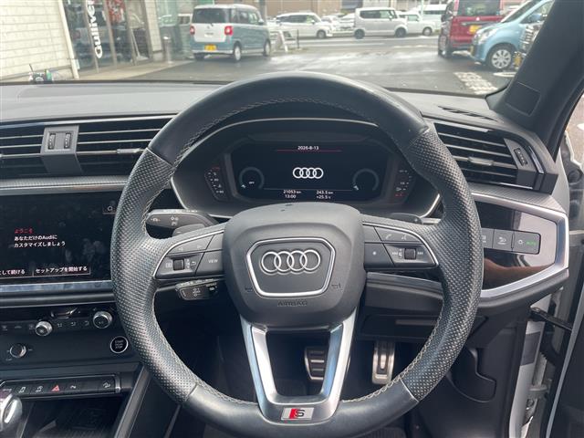 Audi Q3 9