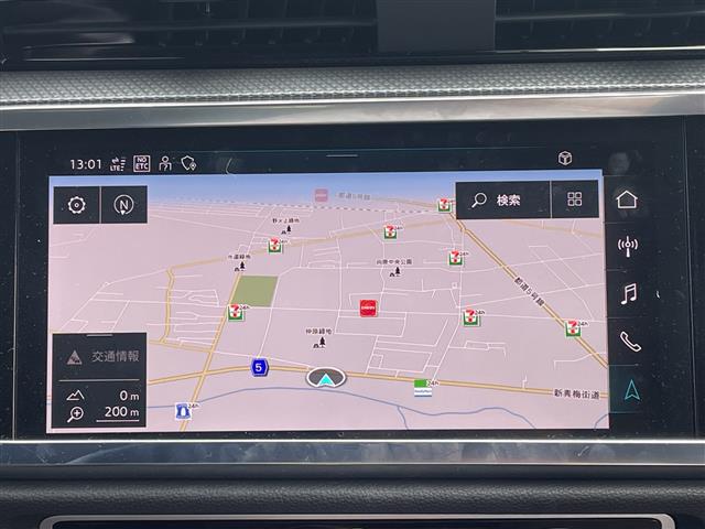 Audi Q3 10