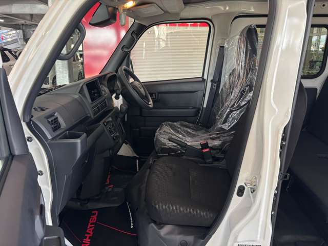 Daihatsu Hijet Cargo 6