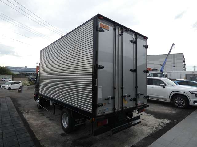 Hino Dutro 8