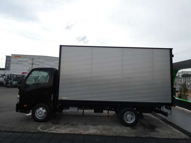 Hino Dutro 9