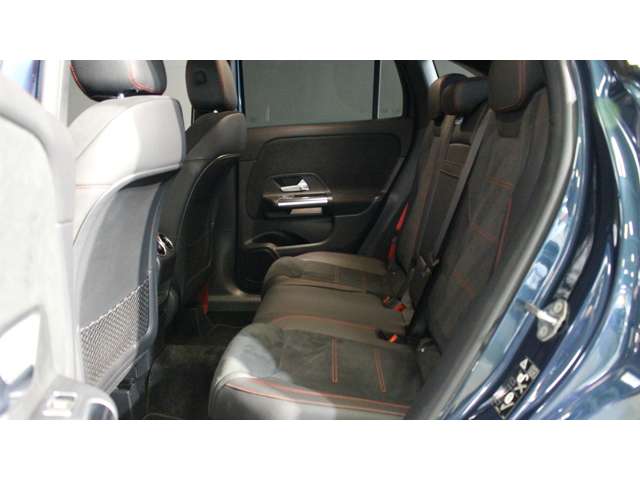 Mercedes-Benz GLA-Class 12
