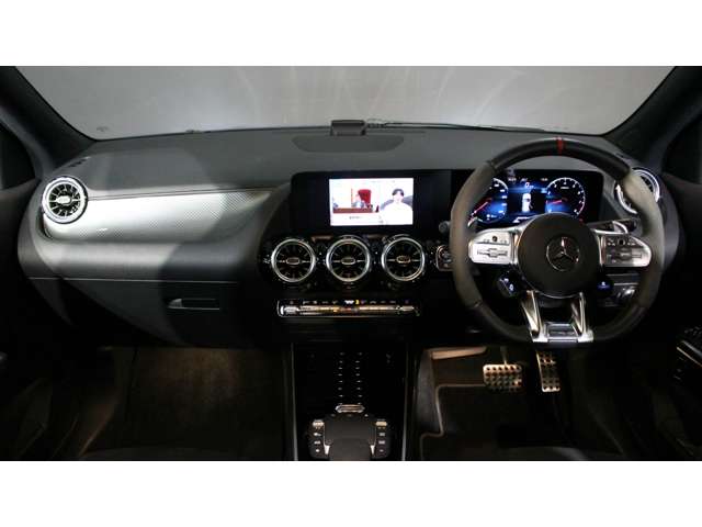 Mercedes-Benz GLA-Class 2