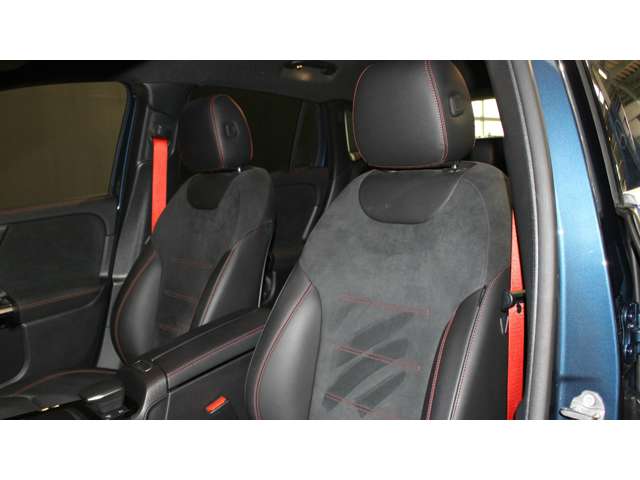 Mercedes-Benz GLA-Class 8