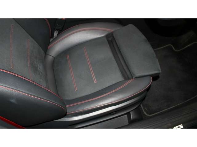 Mercedes-Benz GLA-Class 10