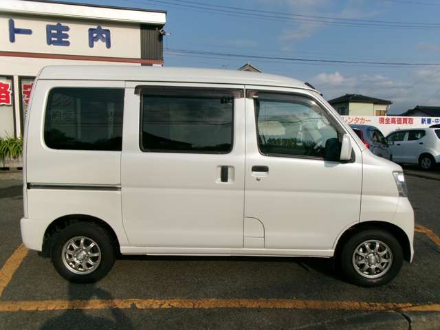 Daihatsu Hijet Cargo 4
