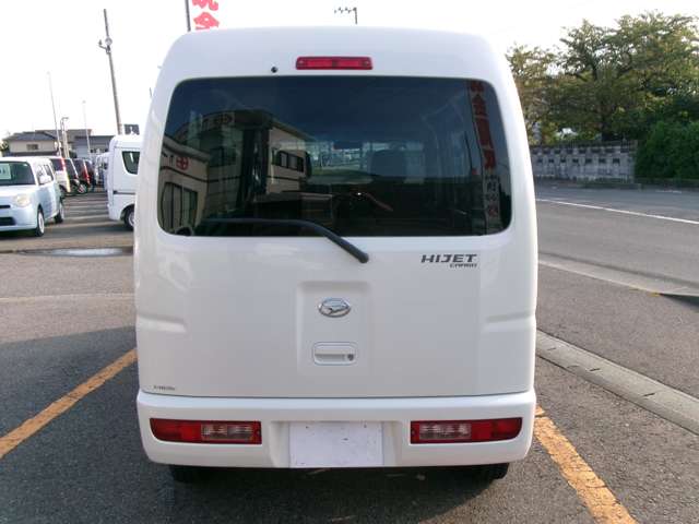 Daihatsu Hijet Cargo 6