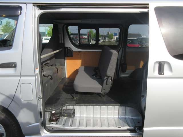 Toyota Regius Ace 11