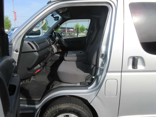 Toyota Regius Ace 10