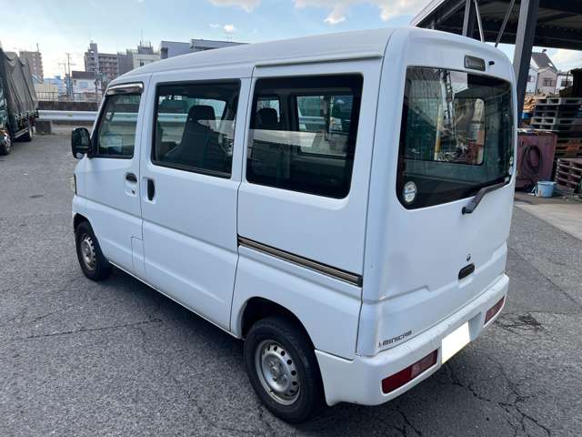 Mitsubishi Minicab Van 8