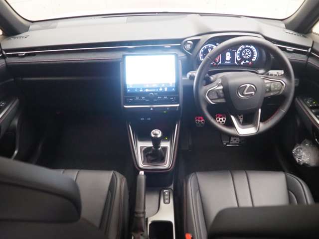 Lexus LBX 11