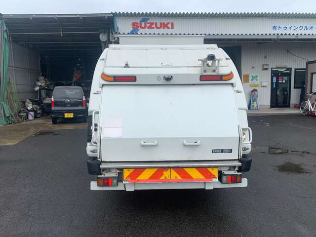 Isuzu Elf 6