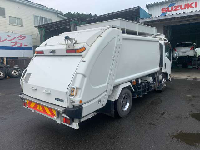 Isuzu Elf 7