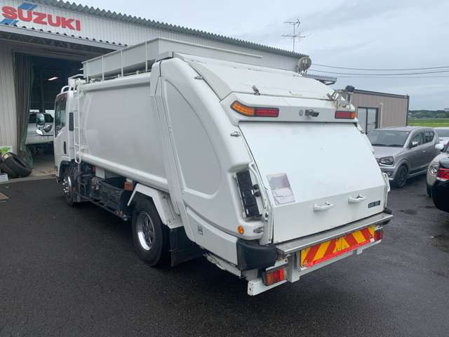 Isuzu Elf 8