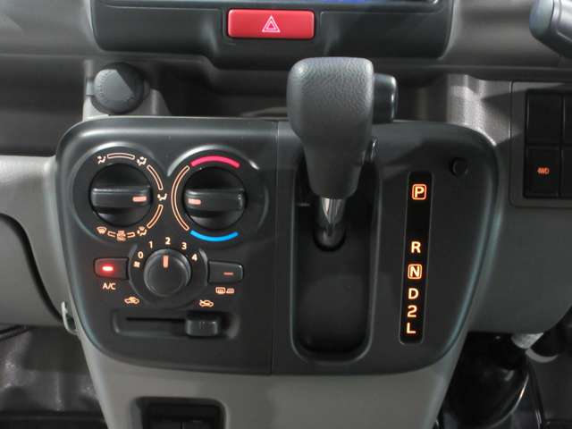 Nissan NV100 Clipper 7
