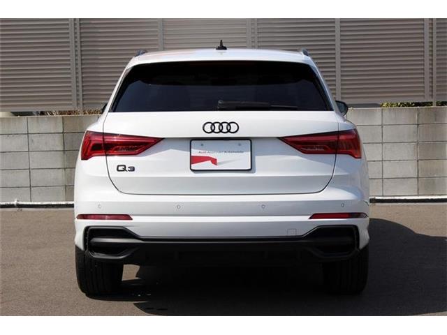 Audi Q3 4