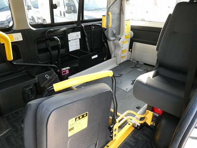 Toyota Hiace Van 11