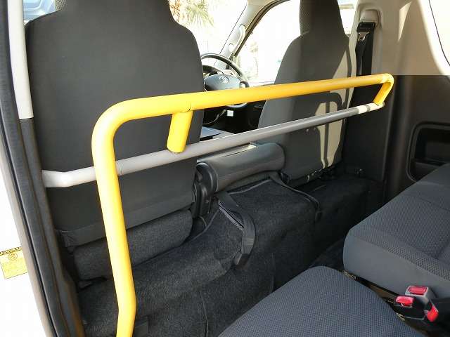Toyota Hiace Van 6