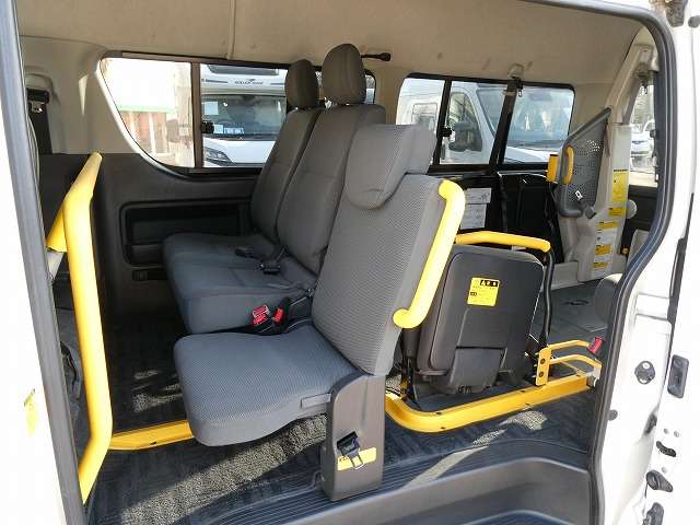 Toyota Hiace Van 7