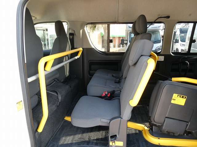Toyota Hiace Van 8