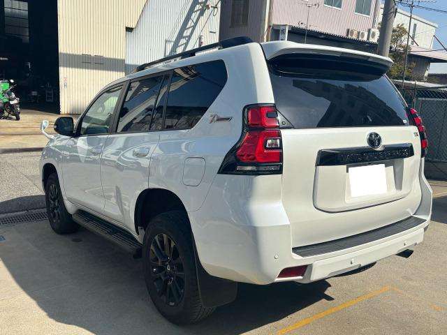 Toyota Land Cruiser Prado 7