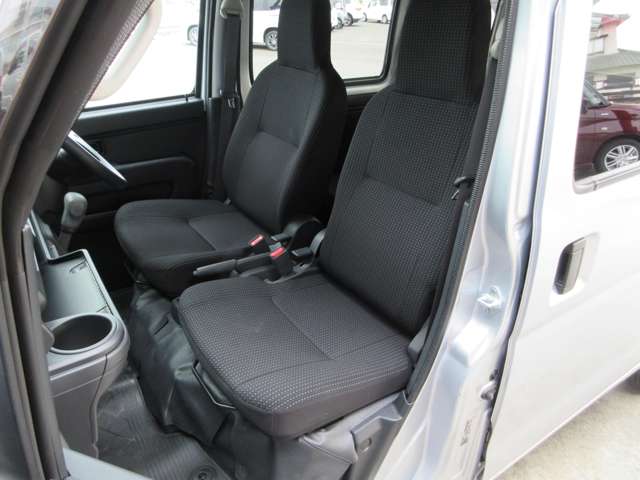 Daihatsu Hijet Cargo 11