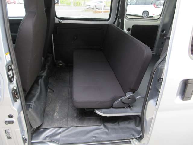 Daihatsu Hijet Cargo 12