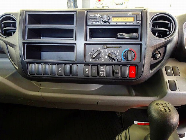 Hino Dutro 4