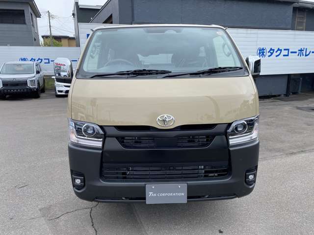 Toyota Hiace Van 3