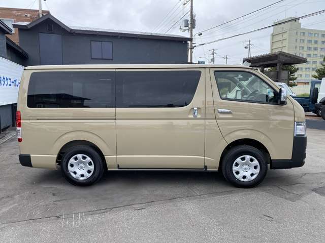 Toyota Hiace Van 4