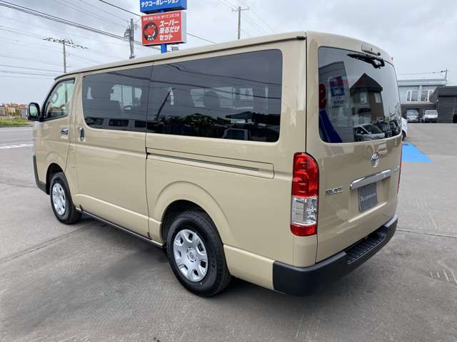Toyota Hiace Van 7
