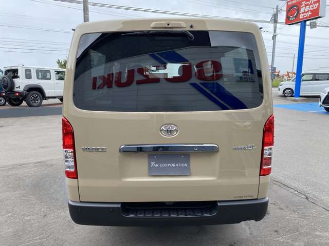 Toyota Hiace Van 8